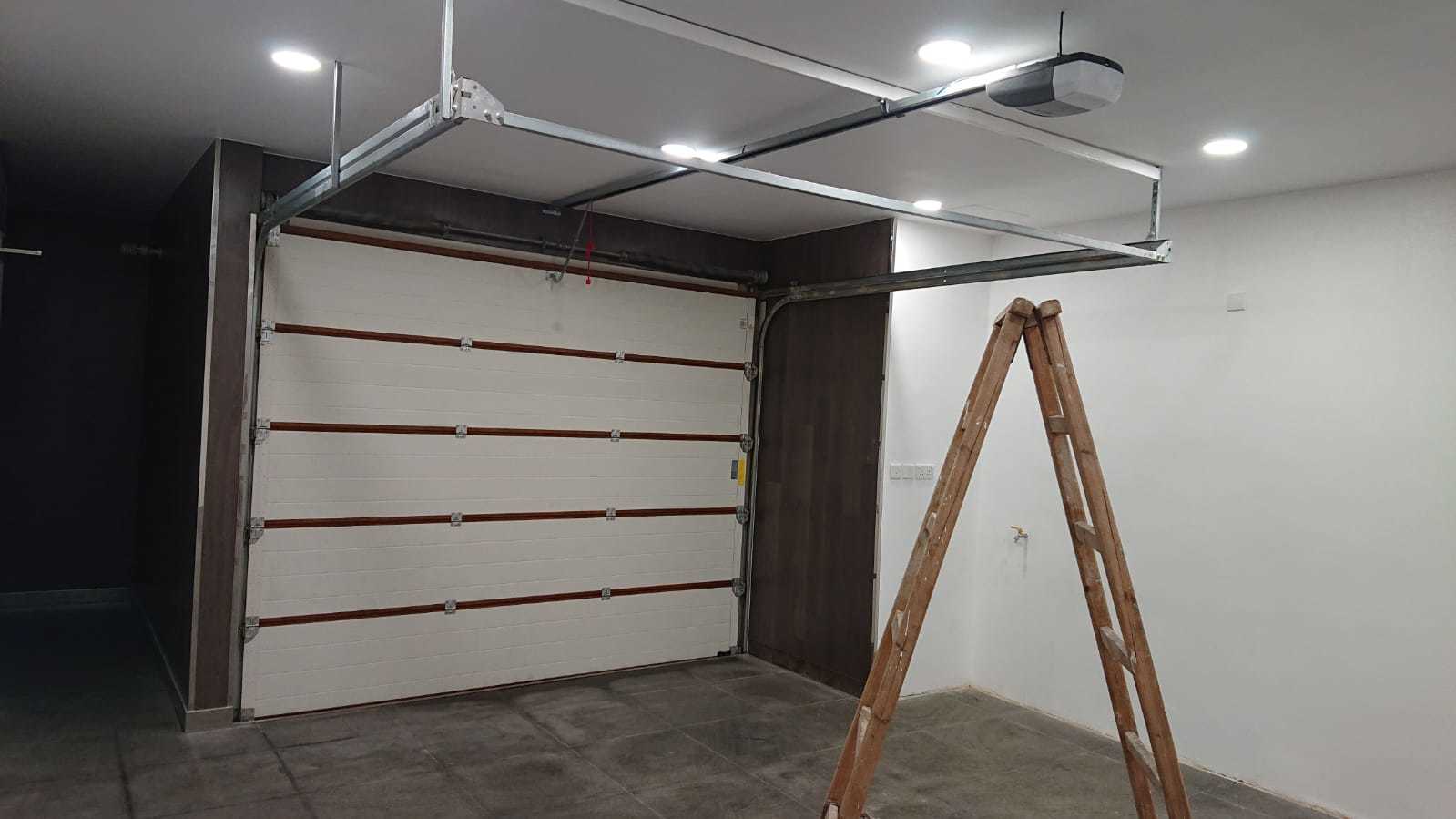 安裝電動車庫門